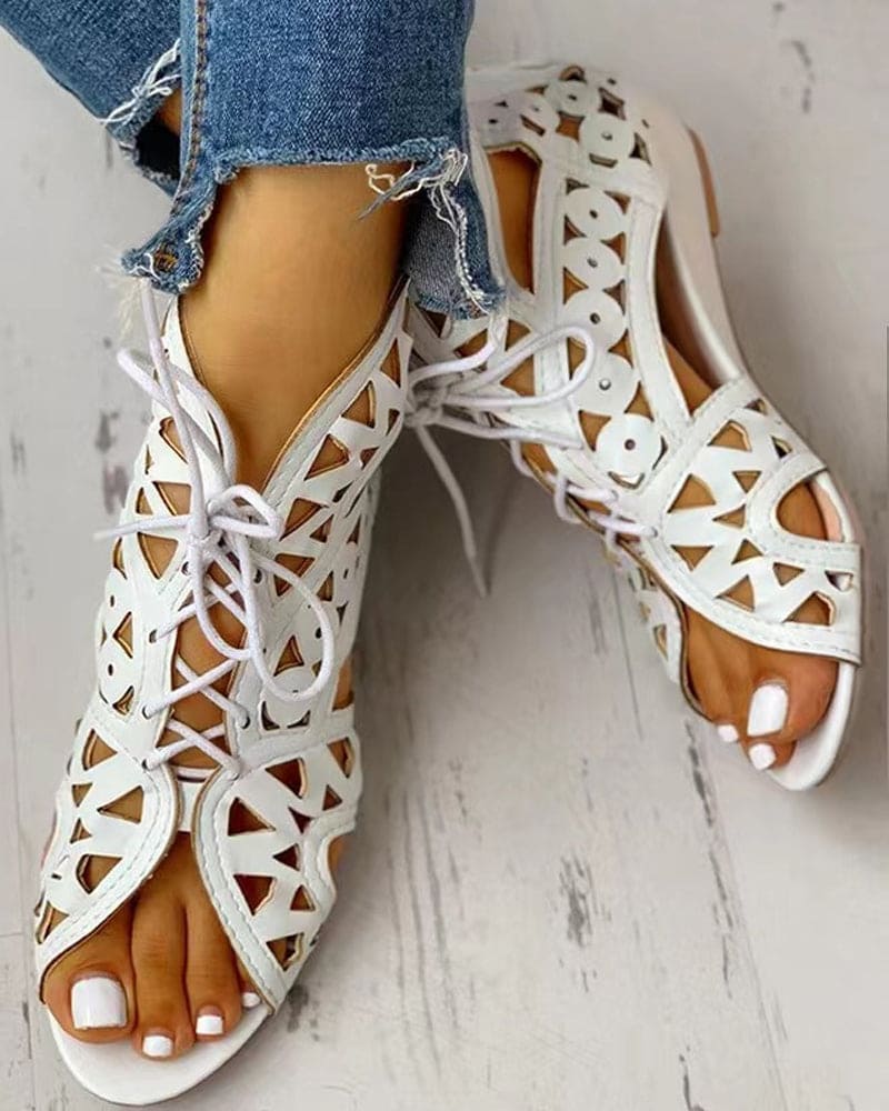 Heidi-Mode | Flache Sandalen Im Ethnischen Stil mit Aussparung - Image 4