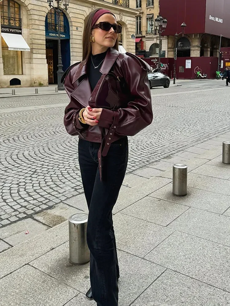 Heidi-Mode | Kurze Damenlederjacke In Kirschrot mit Reverskragen - Image 2