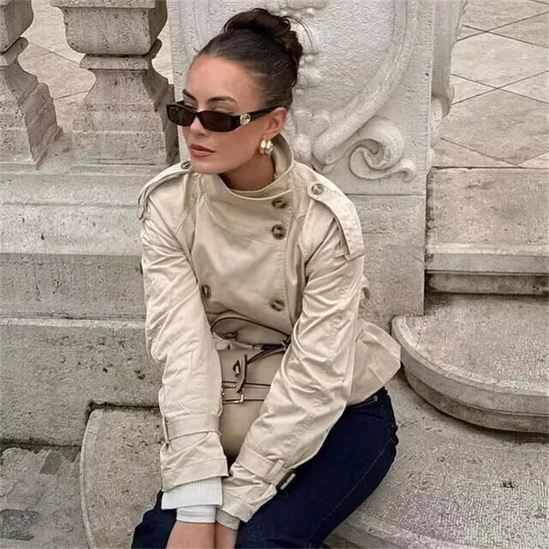 Heidi-Mode | Cropped Trenchcoat - Image 4