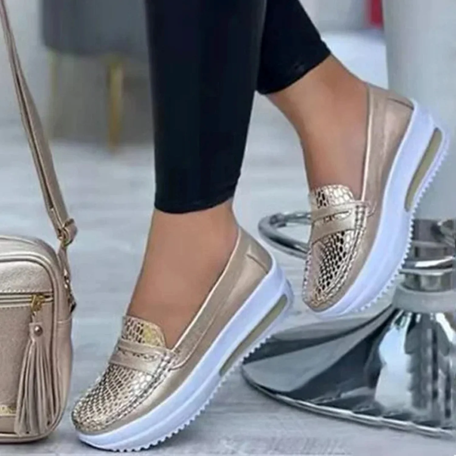 Heidi-Mode | Glänzende Damen-Loafer Aus Schlangenleder - Image 2