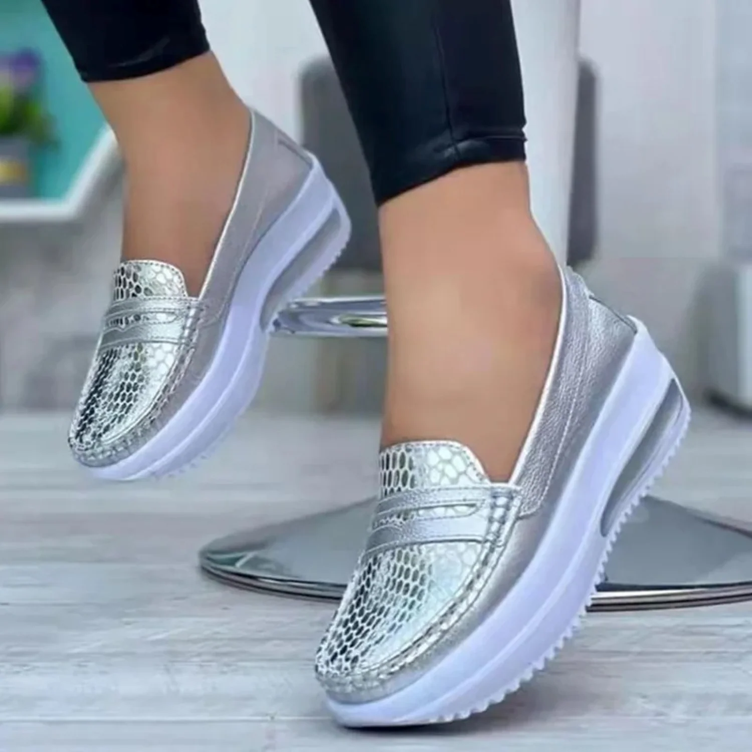 Heidi-Mode | Glänzende Damen-Loafer Aus Schlangenleder - Image 4