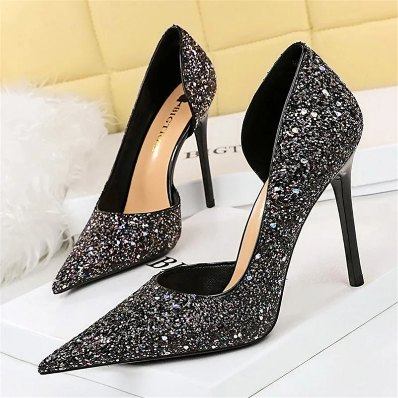 Heidi-Mode | Glitzernder, Spitzer Stiletto Absatz - Image 11