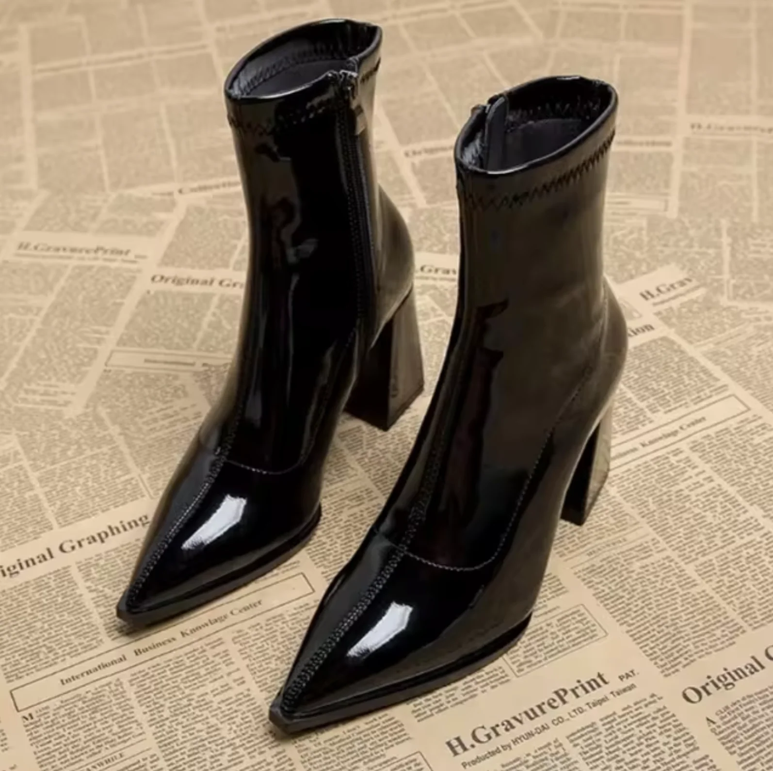 Heidi-Mode | Glänzende Lackleder Stiefeletten für Damen - Image 2