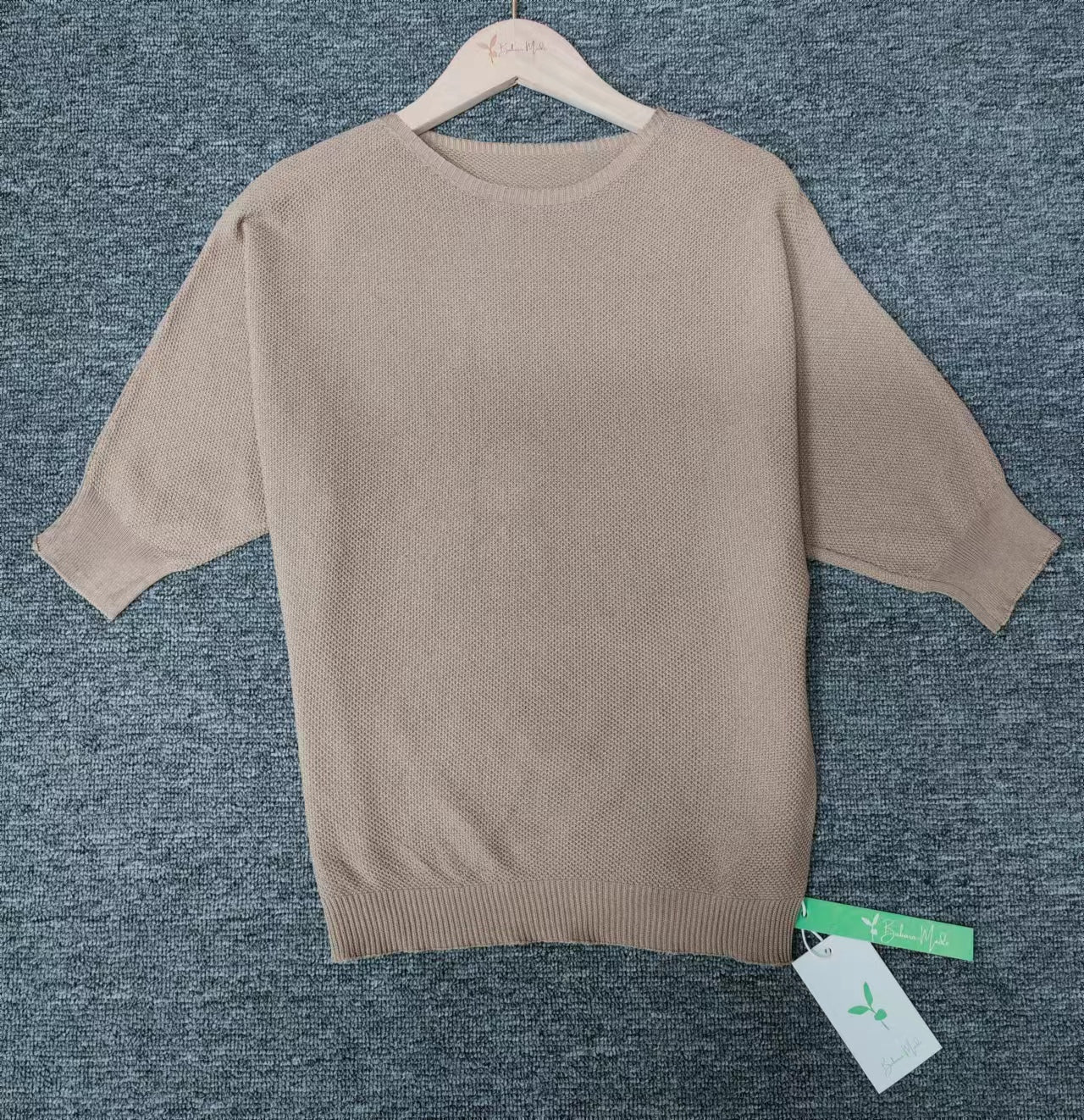 Heidi-Mode | Goldfarbener Einfarbiger Pullover mit Rundhalsausschnitt - Image 10