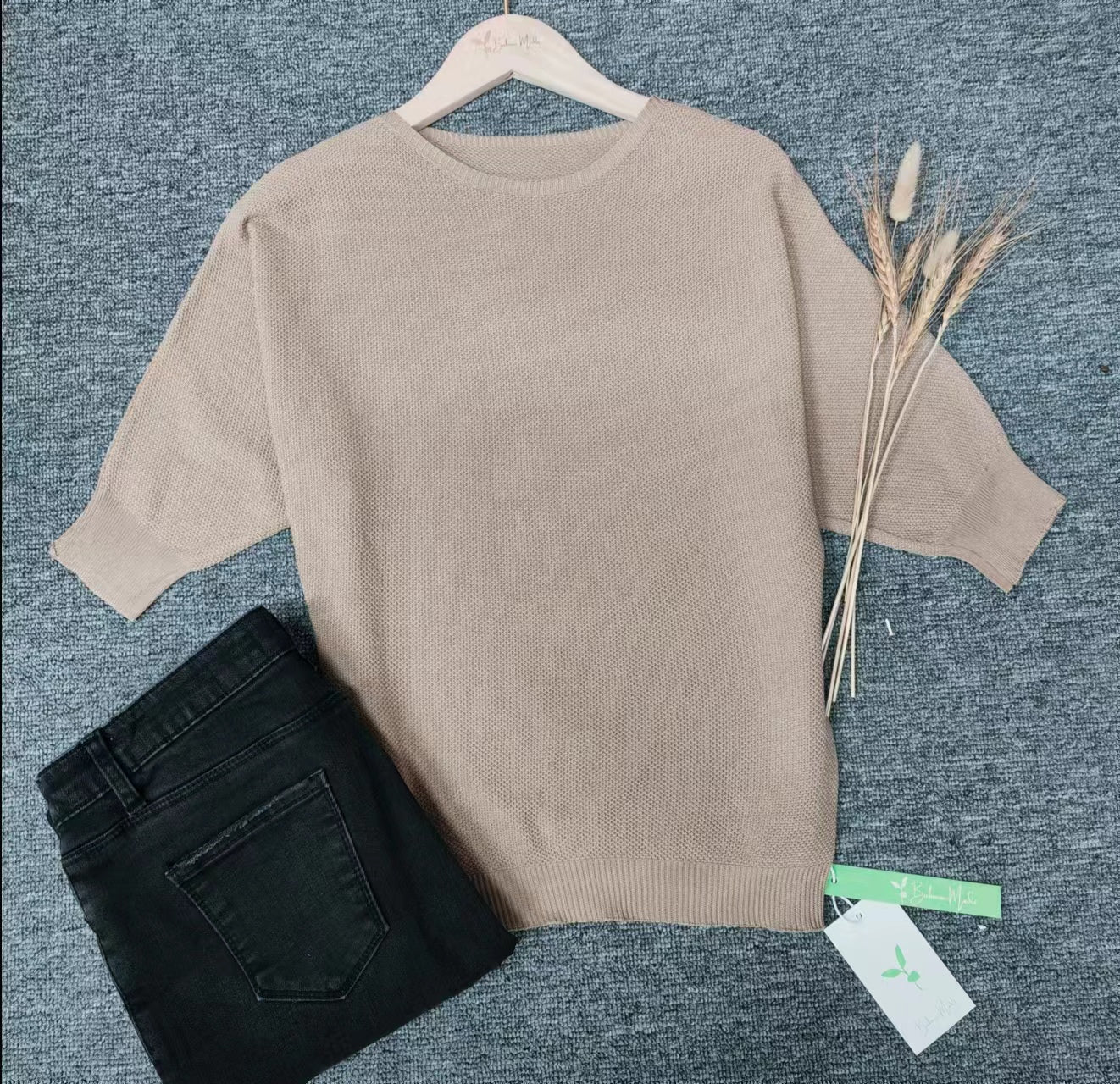 Heidi-Mode | Goldfarbener Einfarbiger Pullover mit Rundhalsausschnitt - Image 11