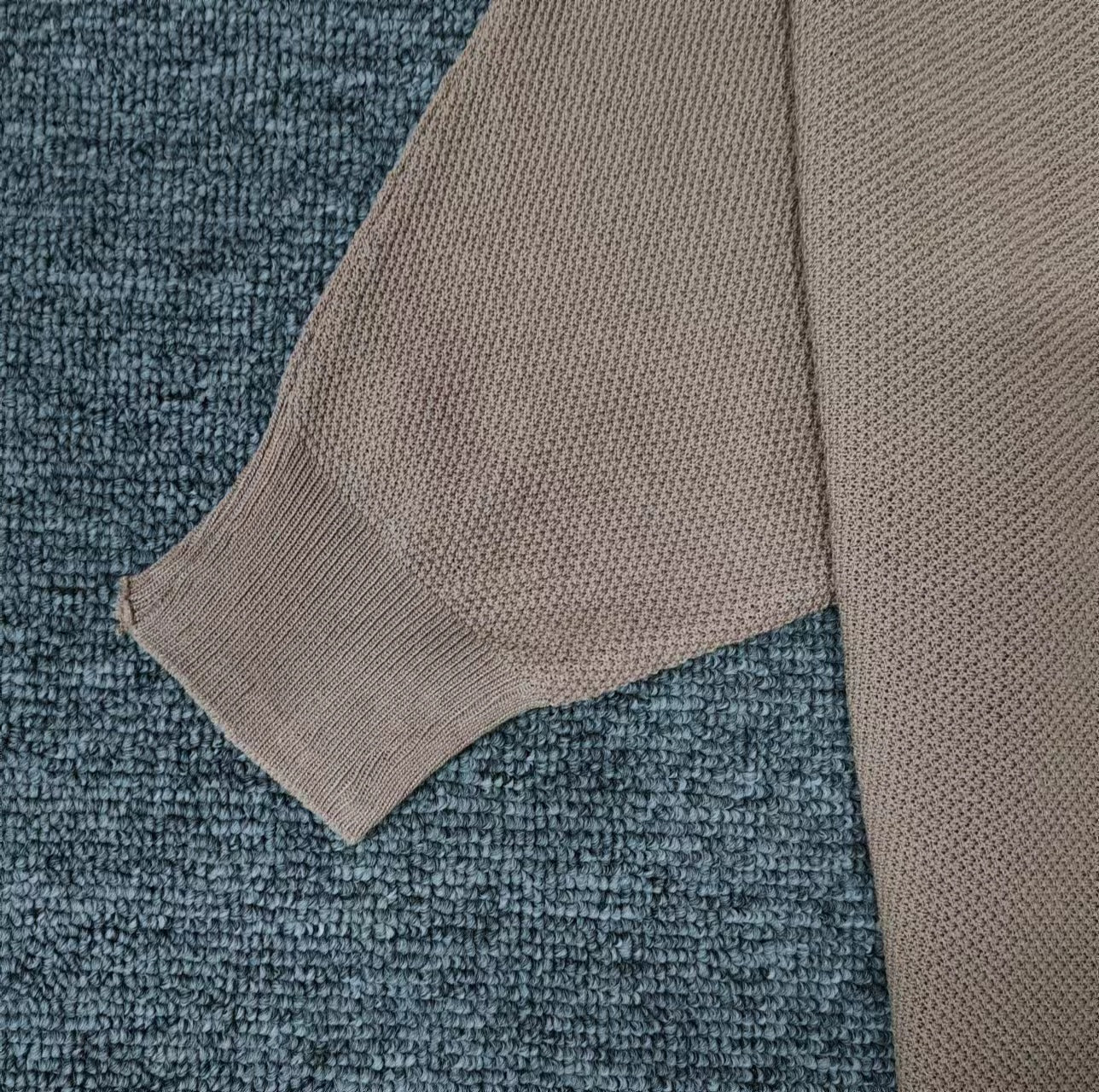 Heidi-Mode | Goldfarbener Einfarbiger Pullover mit Rundhalsausschnitt - Image 8