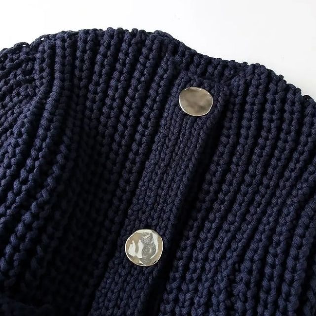 Heidi-Mode | Grobstrick-Strickjacke mit Großen Knöpfen - Image 4