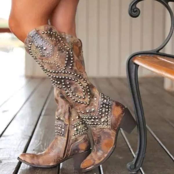Heidi-Mode | Hohe Stiefel mit Metallnieten und Kobigem Absatz - Image 16