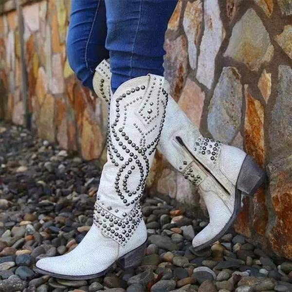 Heidi-Mode | Hohe Stiefel mit Metallnieten und Kobigem Absatz - Image 19
