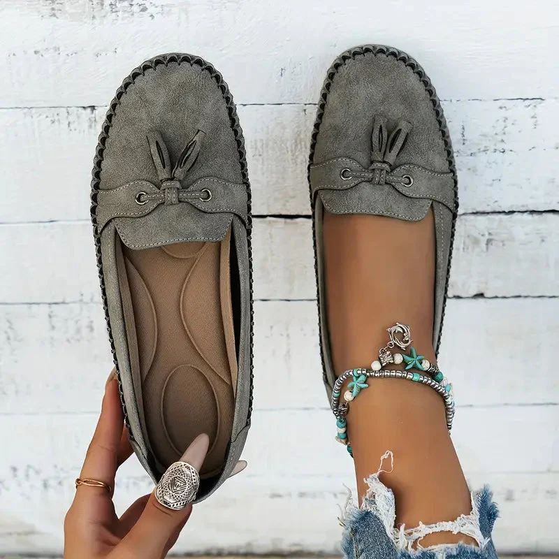 Heidi-Mode | Klassische Wildleder Slipper mit Quastendetail für Damen - Image 2