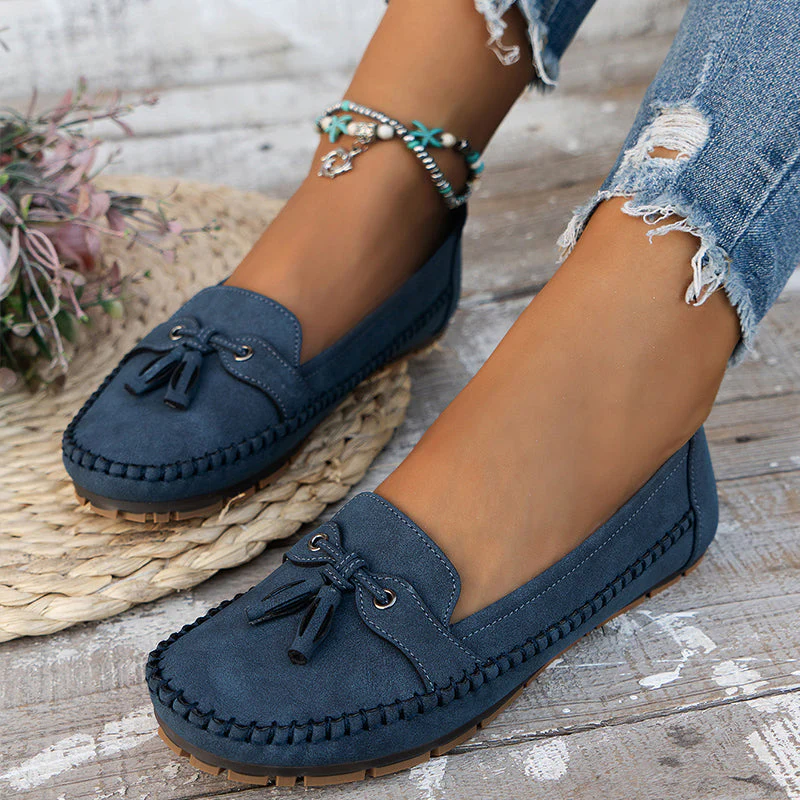Heidi-Mode | Klassische Wildleder Slipper mit Quastendetail für Damen - Image 5