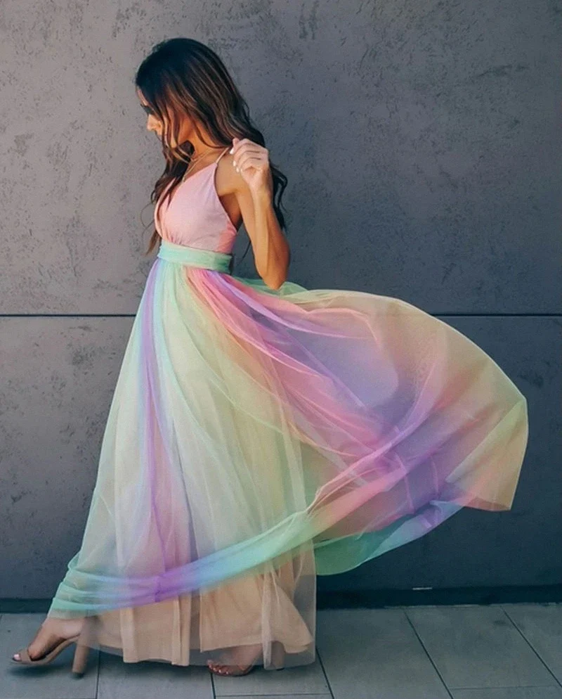 Heidi-Mode | Lebhaftes Regenbogenkleid für Einen Auffälligen Stil - Image 3