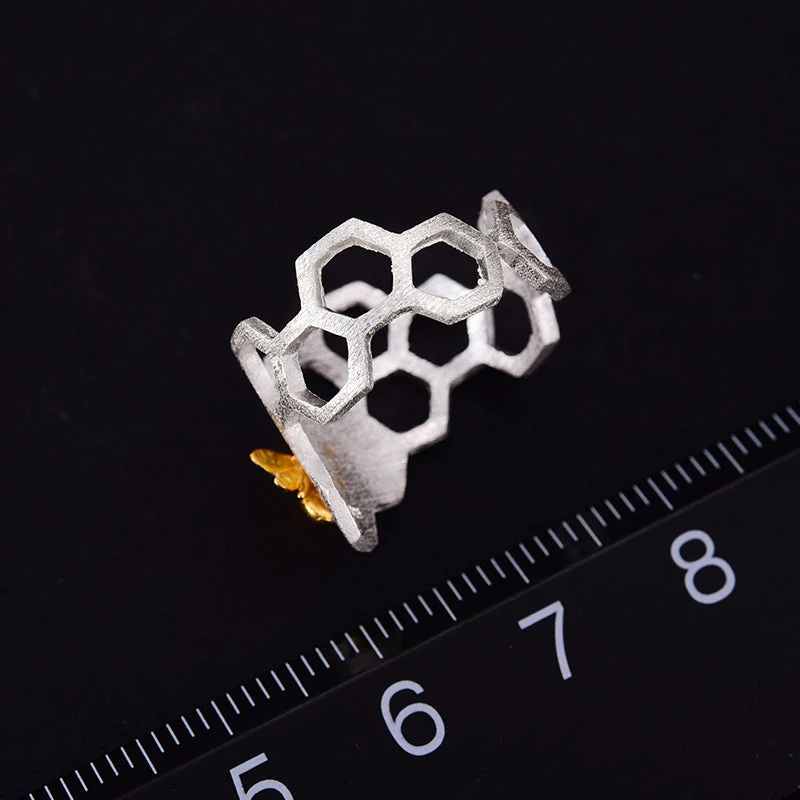 Heidi-Mode | Kleine Biene 18K Vergoldete Waben Offene Ringe - Image 4