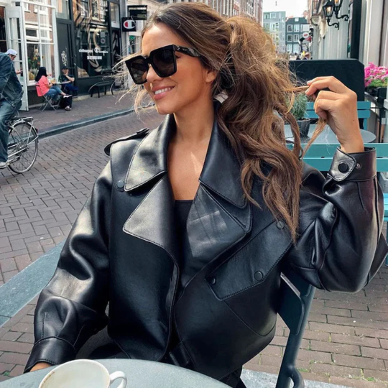 Heidi-Mode | Kurze Damenjacke Eine Lässige Lederjacke für Damen - Image 7