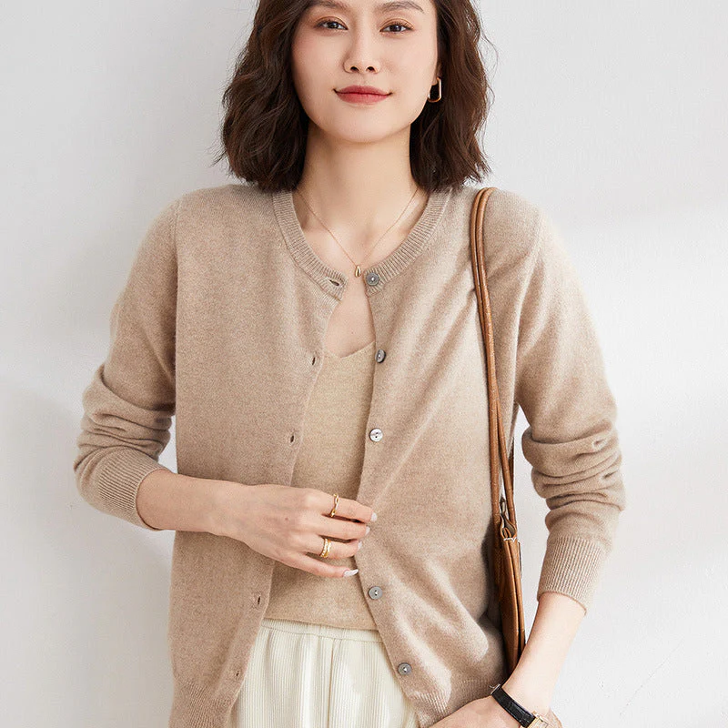 Heidi-Mode | Kuschelige Strickjacke mit Feinem Muster - Image 9
