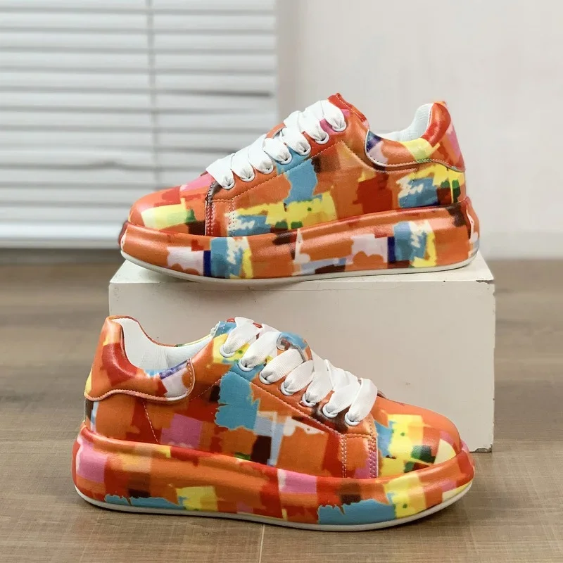 Heidi-Mode | Lebendige Sportschuhe Im Graffiti-Stil - Image 5