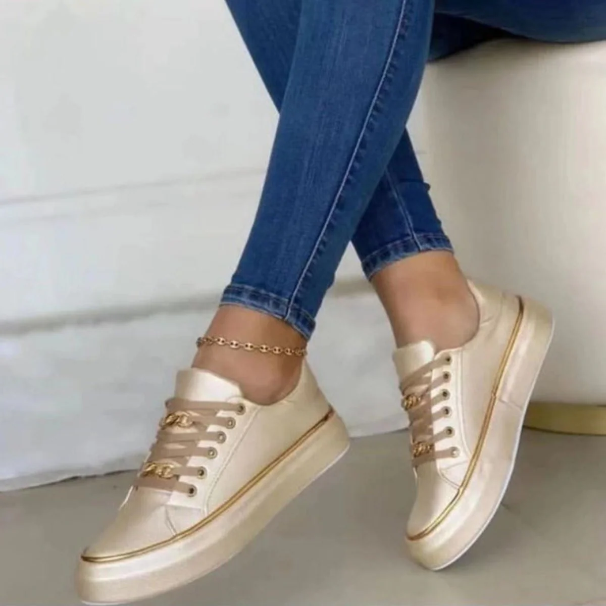 Heidi-Mode | Low Top Sneakers mit Kettendetail Freizeit für Damen - Image 3