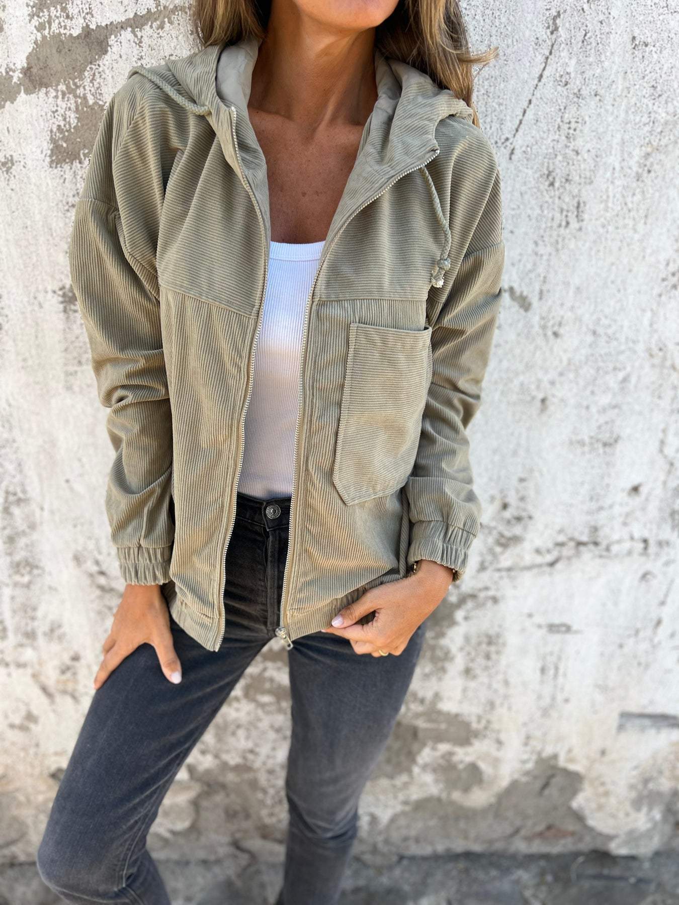 Heidi-Mode | Lässige Jacke mit Kapuze und Reißverschluss für Damen - Image 2