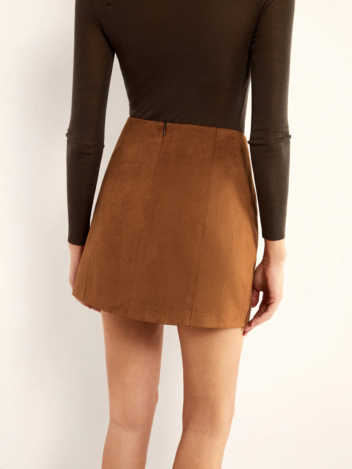 Heidi-Mode | Minimalist Wildleder Minirock - Image 5