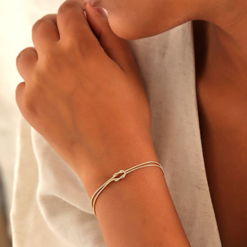 Heidi-Mode | Minimalistische Armreif Liebesknoten - Image 7