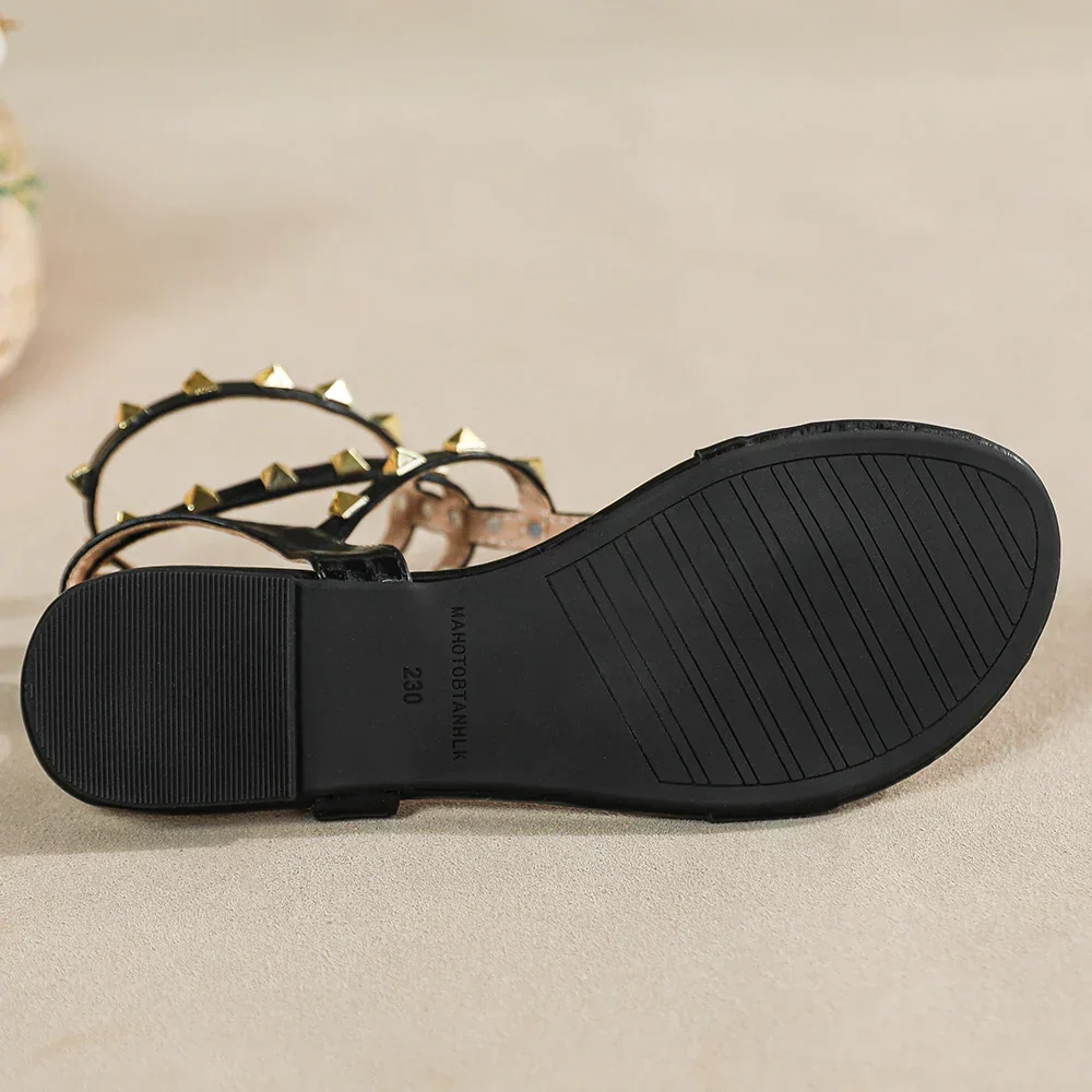 Heidi-Mode | Neue Sommer Outdoor Damen Flache Sandalen Britischer Stil Damen Lässig Römische Flache Stilvolle Niet Design Arbeit und Fest - Image 2