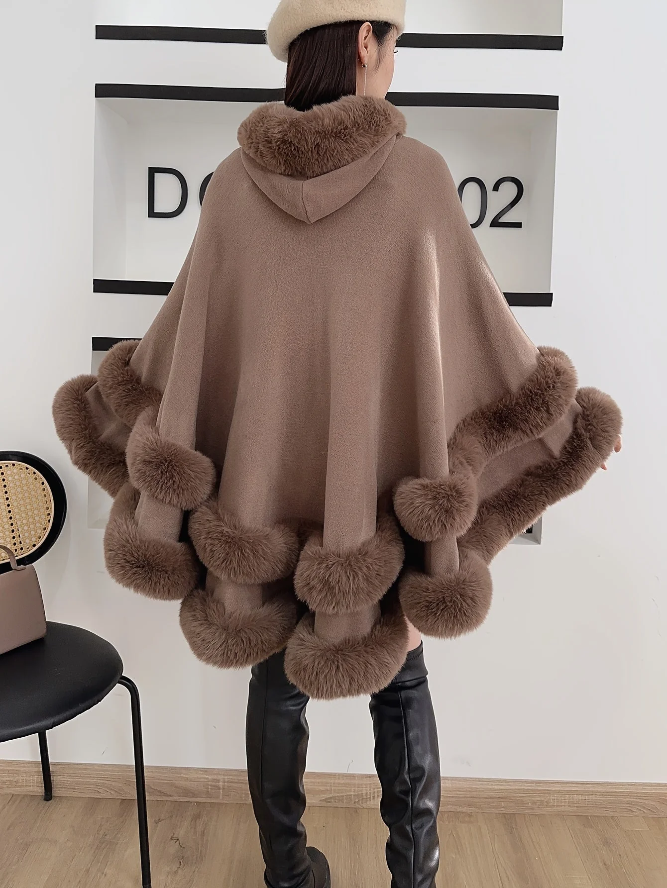 Heidi-Mode | Oversize-Fellcape-Mantel für Damen - Image 3