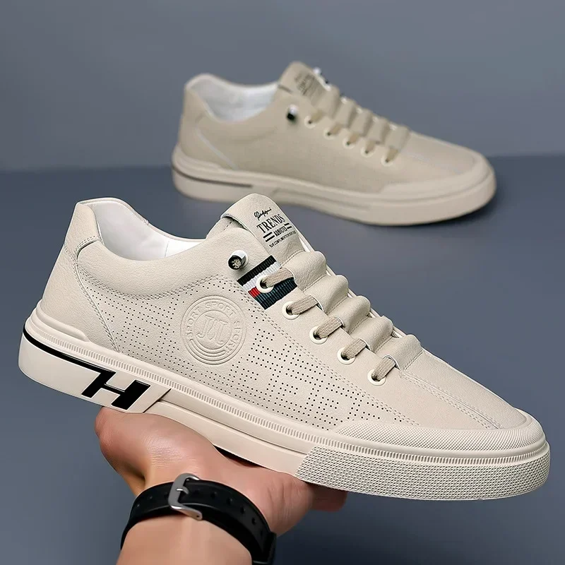 Heidi-Mode | Perforierte Ledersneaker mit Logodetail - Image 3