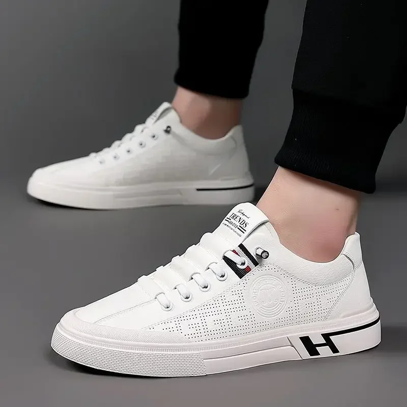 Heidi-Mode | Perforierte Ledersneaker mit Logodetail - Image 5