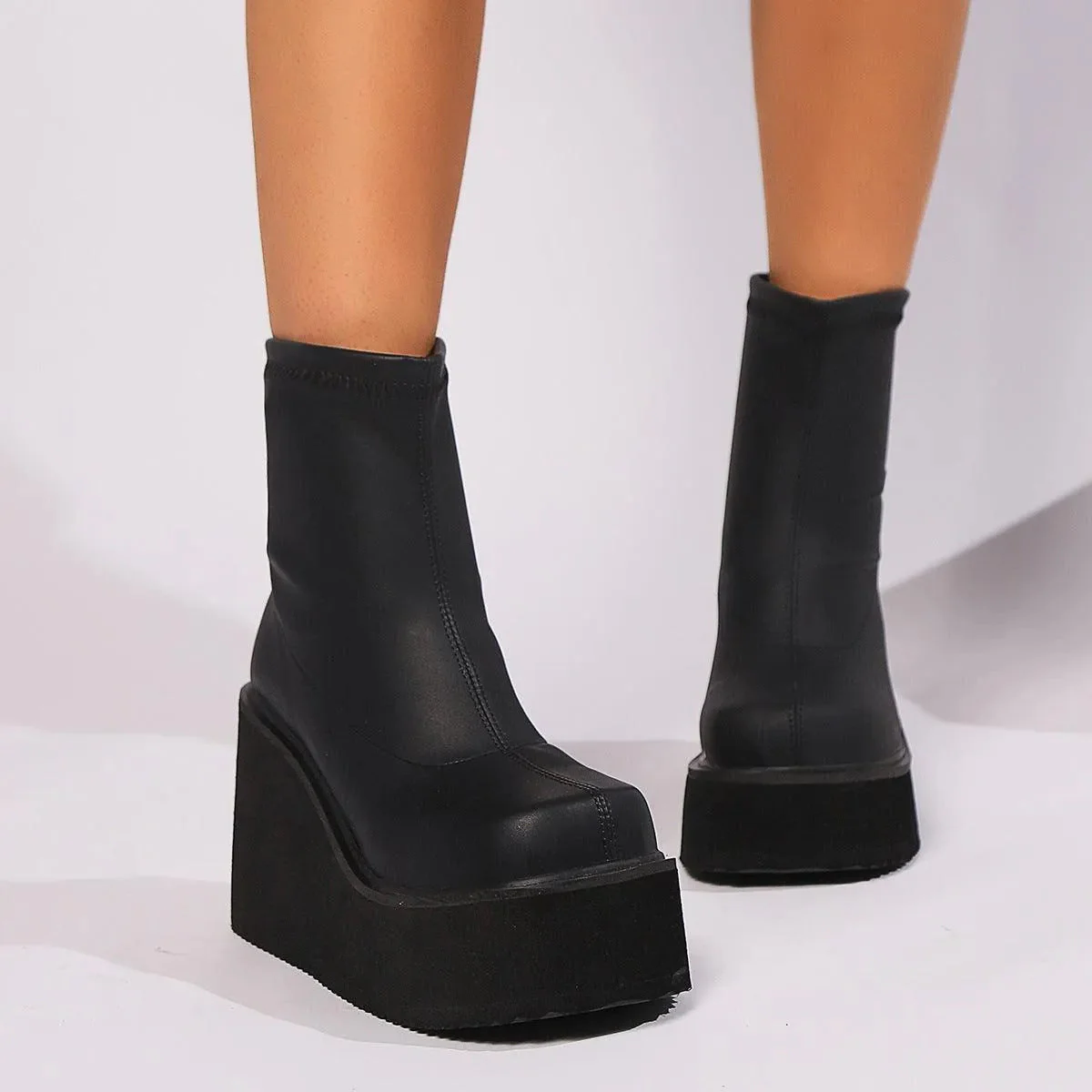 Heidi-Mode | Keil- und Plateau-Stiefeletten - Image 5
