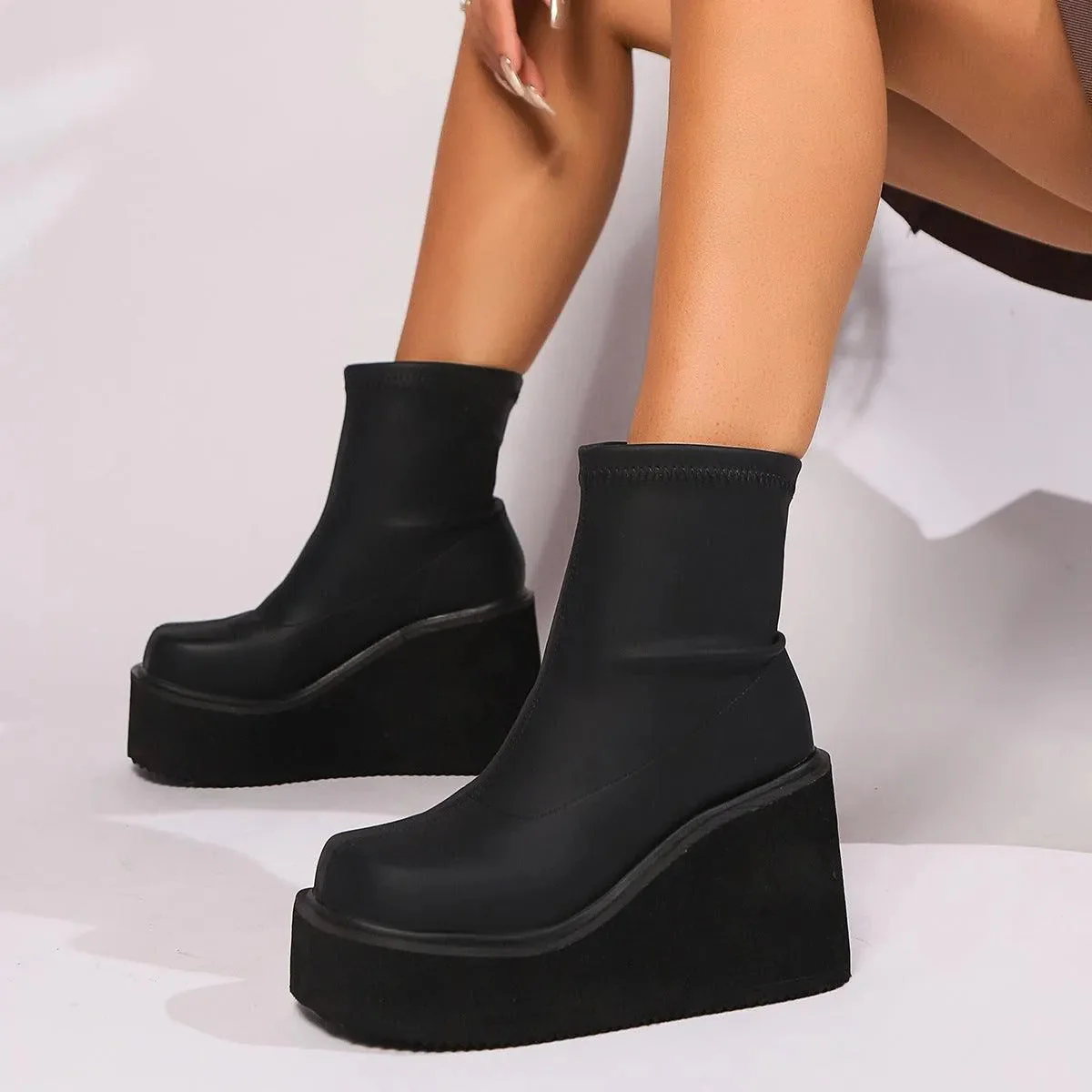 Heidi-Mode | Keil- und Plateau-Stiefeletten - Image 8