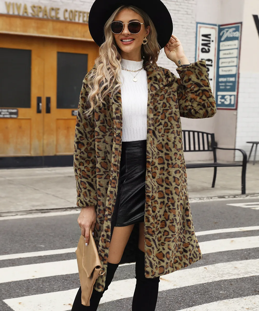 Heidi-Mode | Plüschmantel mit Leopardenprint - Image 4
