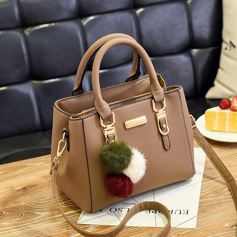 Heidi-Mode | Damen-Tasche Lederhandtasche mit 3 Weichen Plüschbällen - Image 6