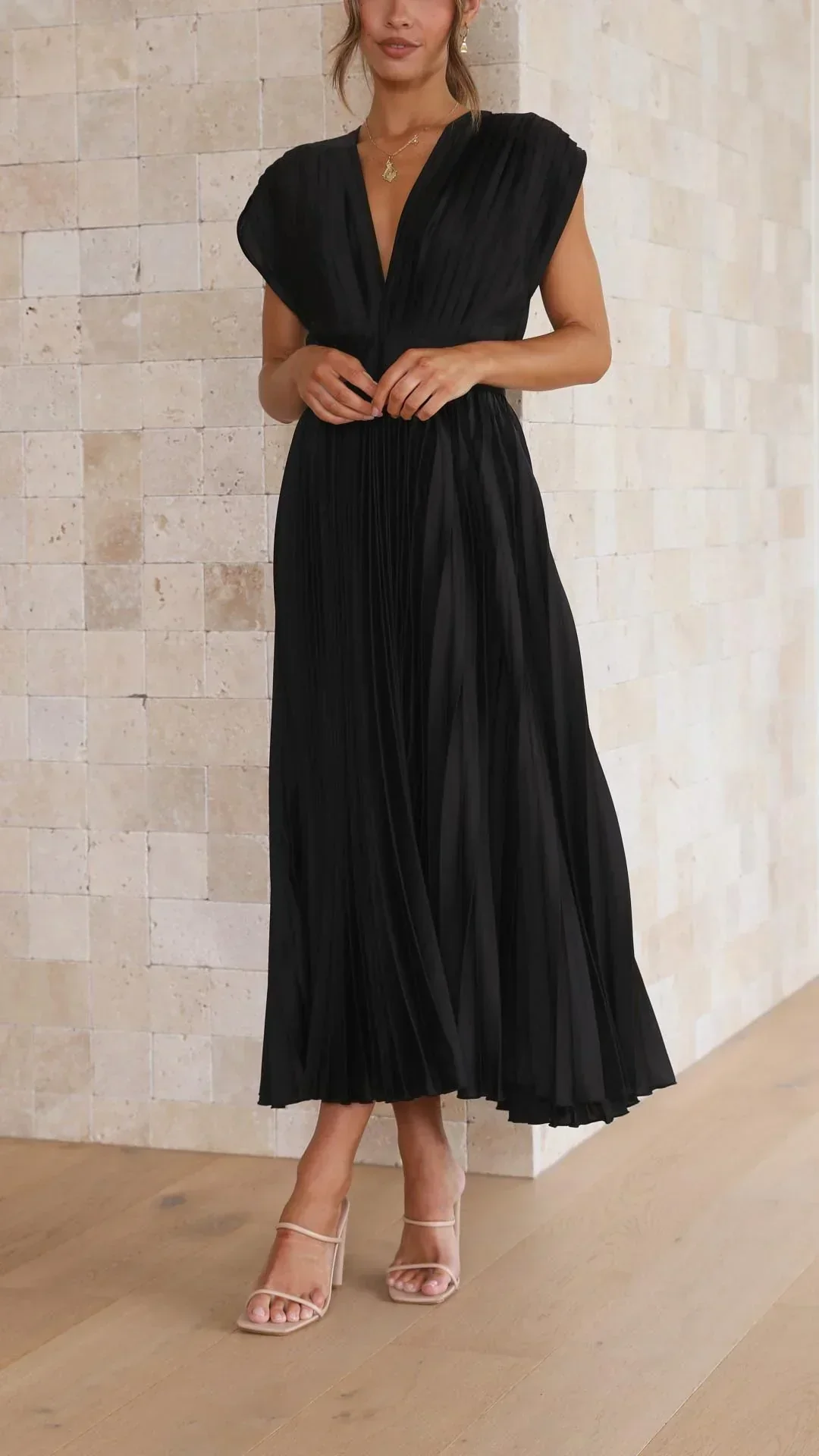 Heidi-Mode | Kleid mit V Ausschnitt und Rückenkrawatte - Image 6