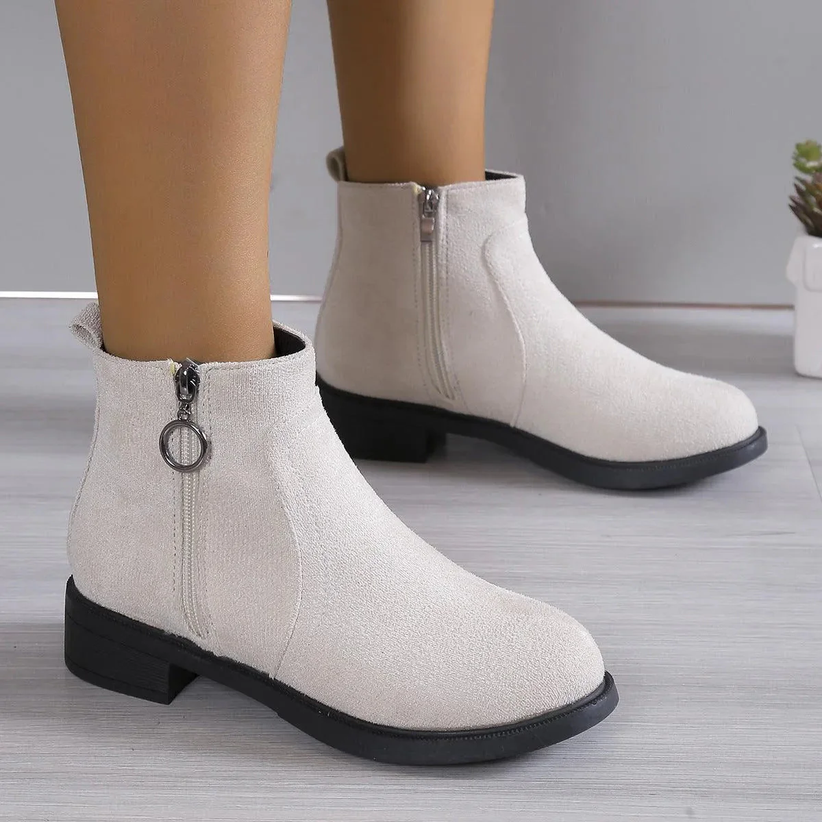 Heidi-Mode | Chunky-Heeled Ankle Boots - Image 6