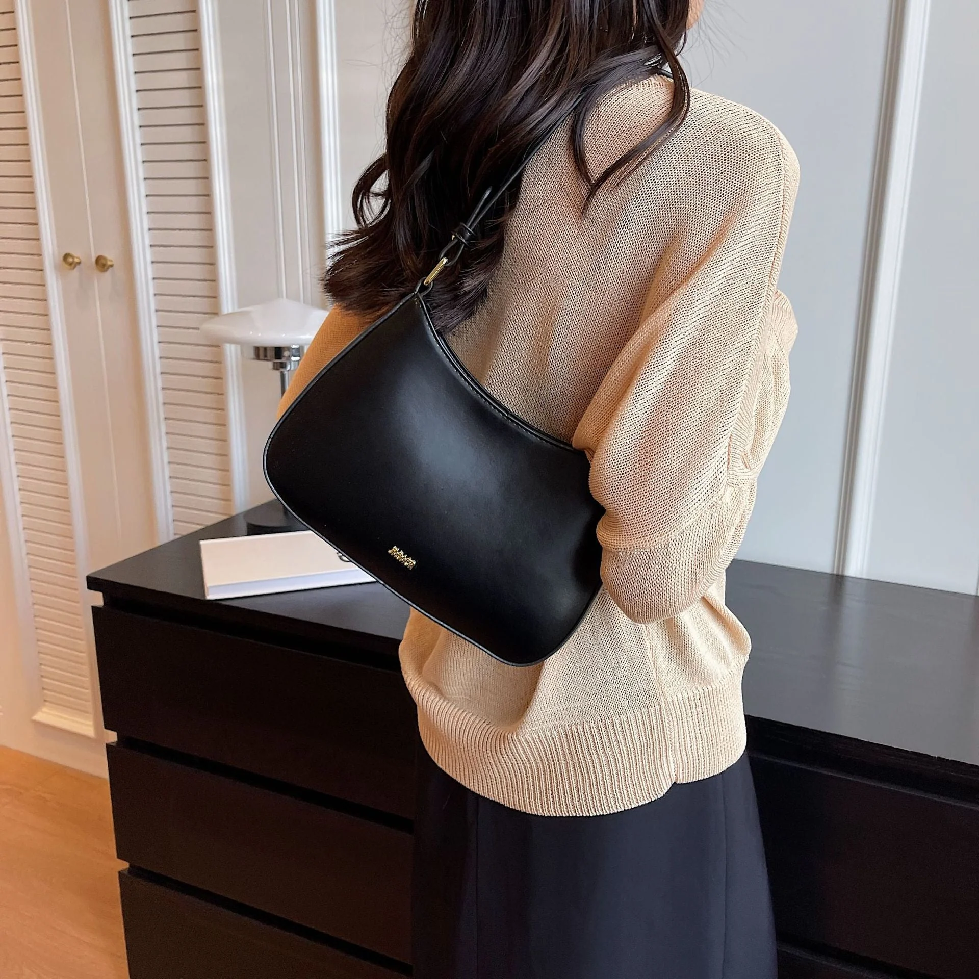 Heidi-Mode | Stilvolle Kleine Handtasche für Fashion-Liebhaber - Image 2