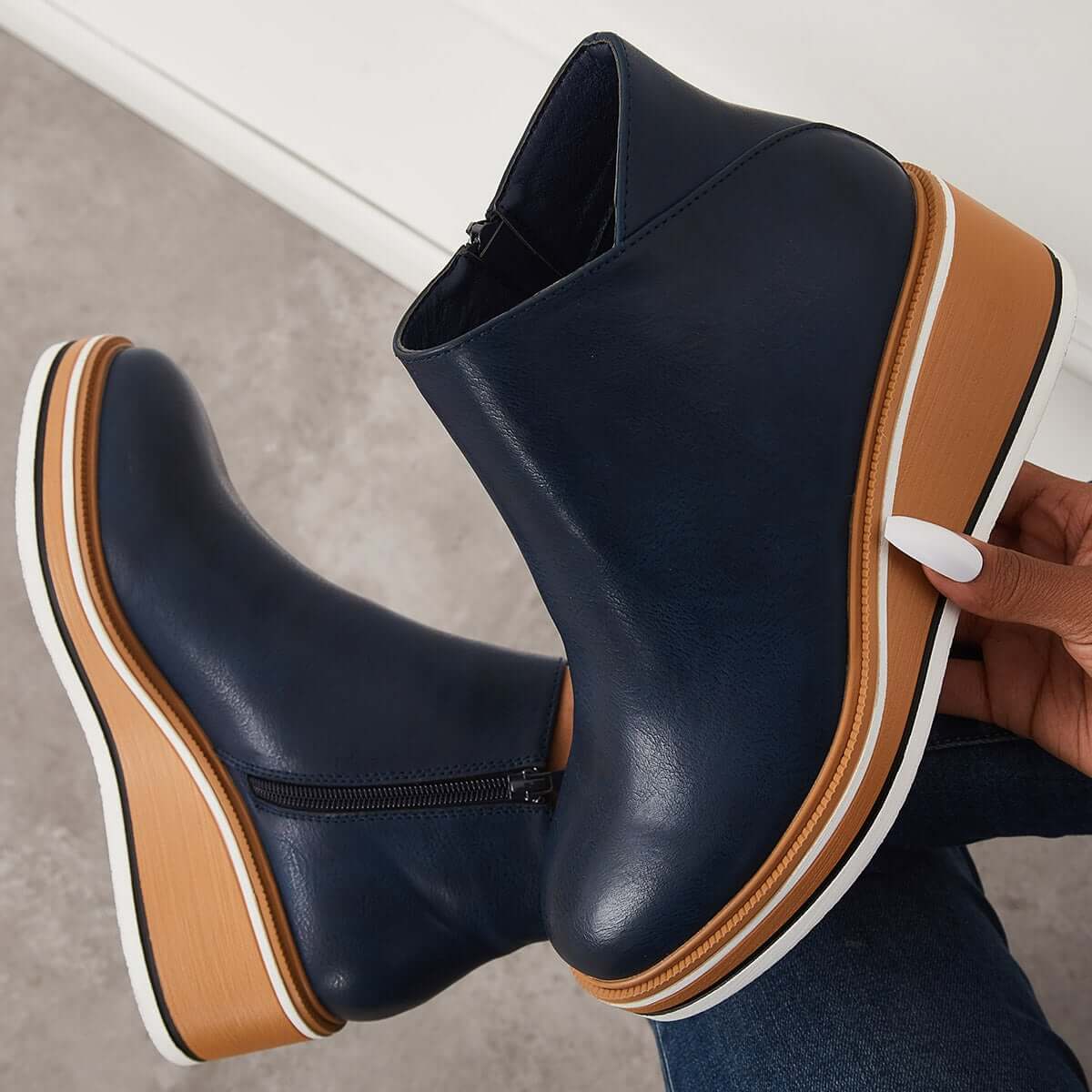 Heidi-Mode | Stilvolle Stiefeletten mit Zipper und Plateau - Image 11