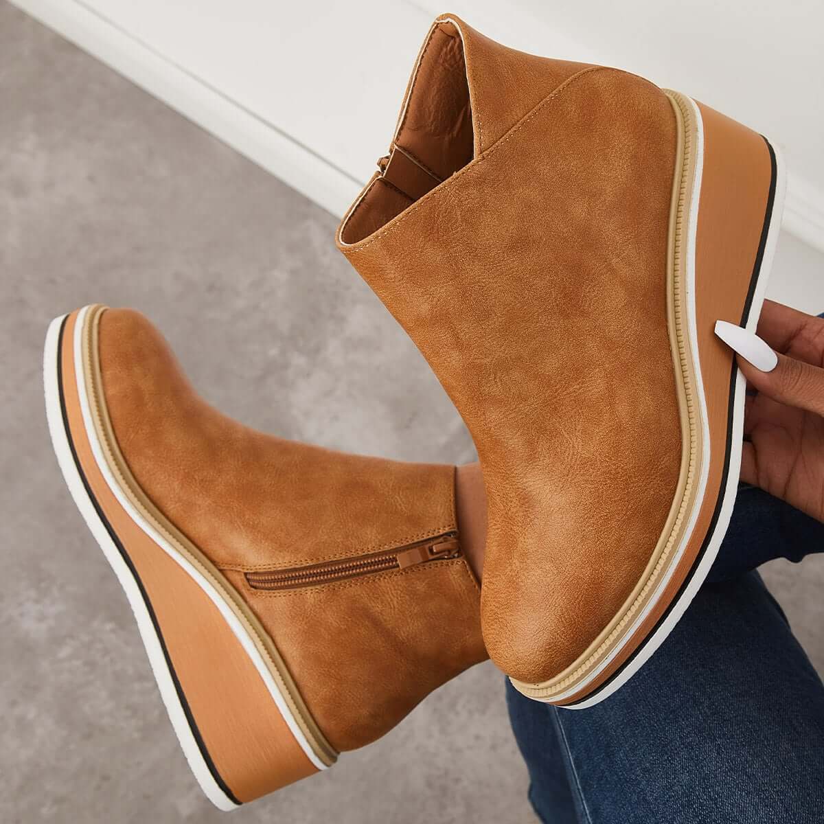 Heidi-Mode | Stilvolle Stiefeletten mit Zipper und Plateau - Image 17