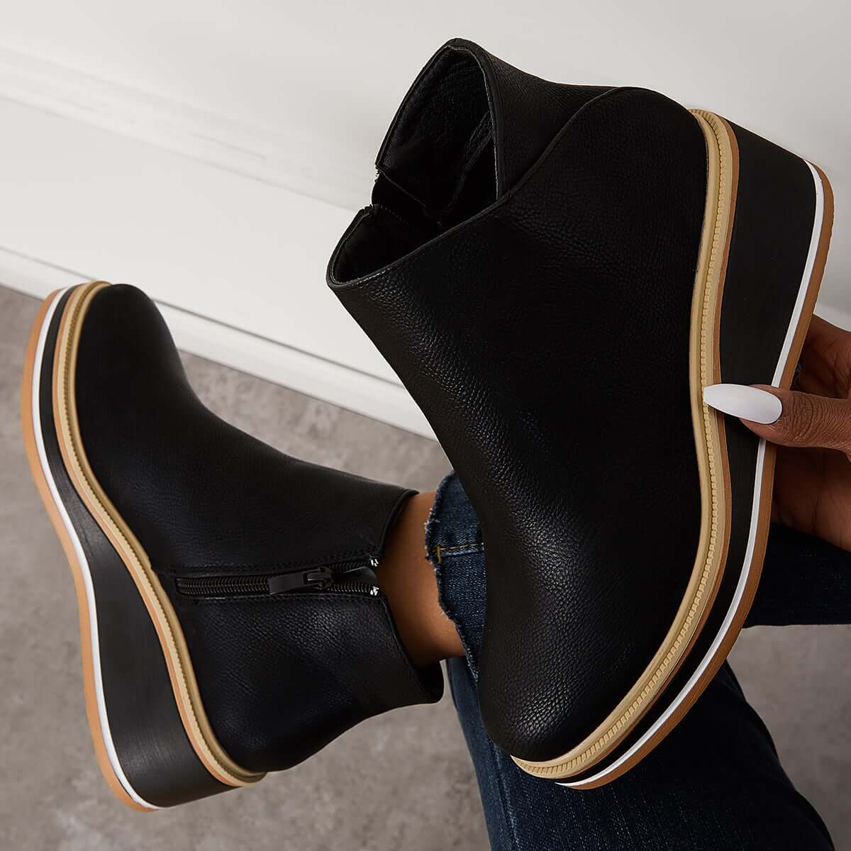 Heidi-Mode | Stilvolle Stiefeletten mit Zipper und Plateau - Image 3