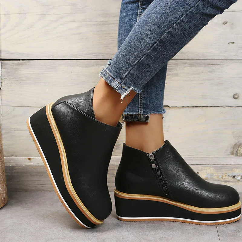Heidi-Mode | Stilvolle Stiefeletten mit Zipper und Plateau - Image 4