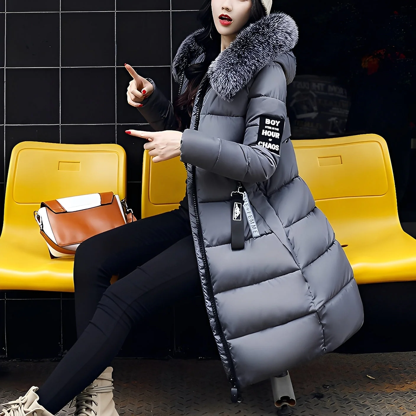 Heidi-Mode | Stylischer, gepolsterter Mantel mit Pelzkragen für Damen - Image 4