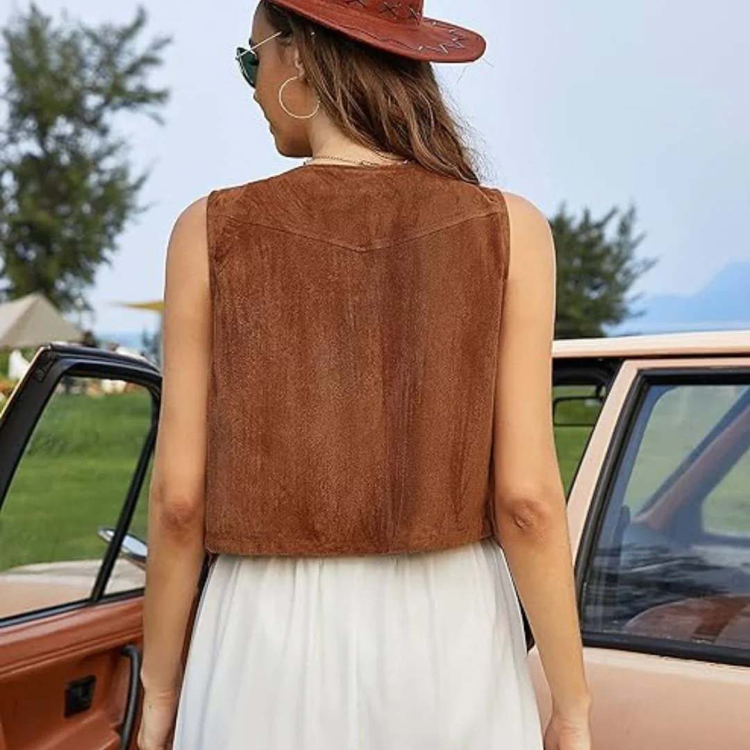 Heidi-Mode | Wildleder-Weste mit Fransen und Knopfdetail - Image 2