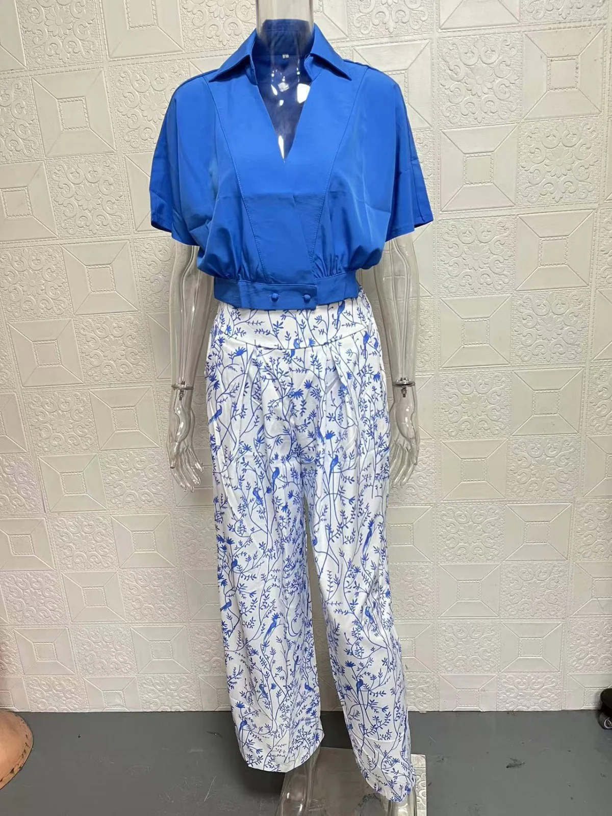 Heidi Mode | Zweiteiliges Set mit V-Ausschnitt und Hose mit weitem Bein - Image 8