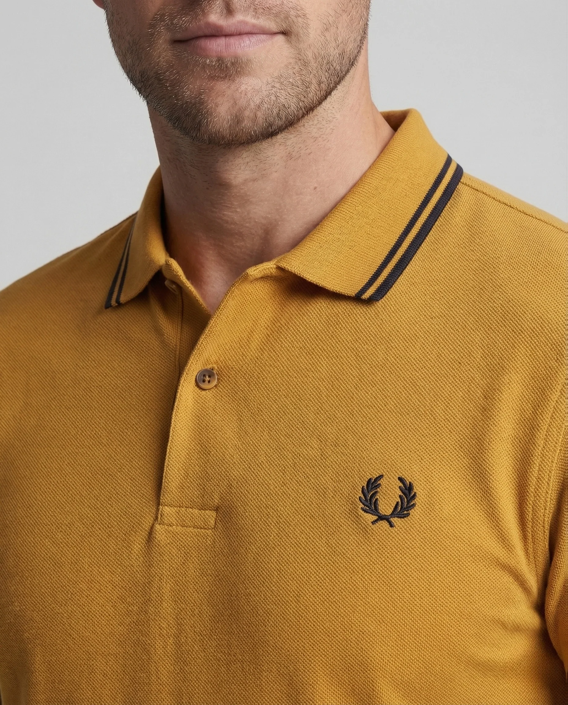 Herren Klassisches Piqué Poloshirt Slim Fit mit Brustlogo - Image 3