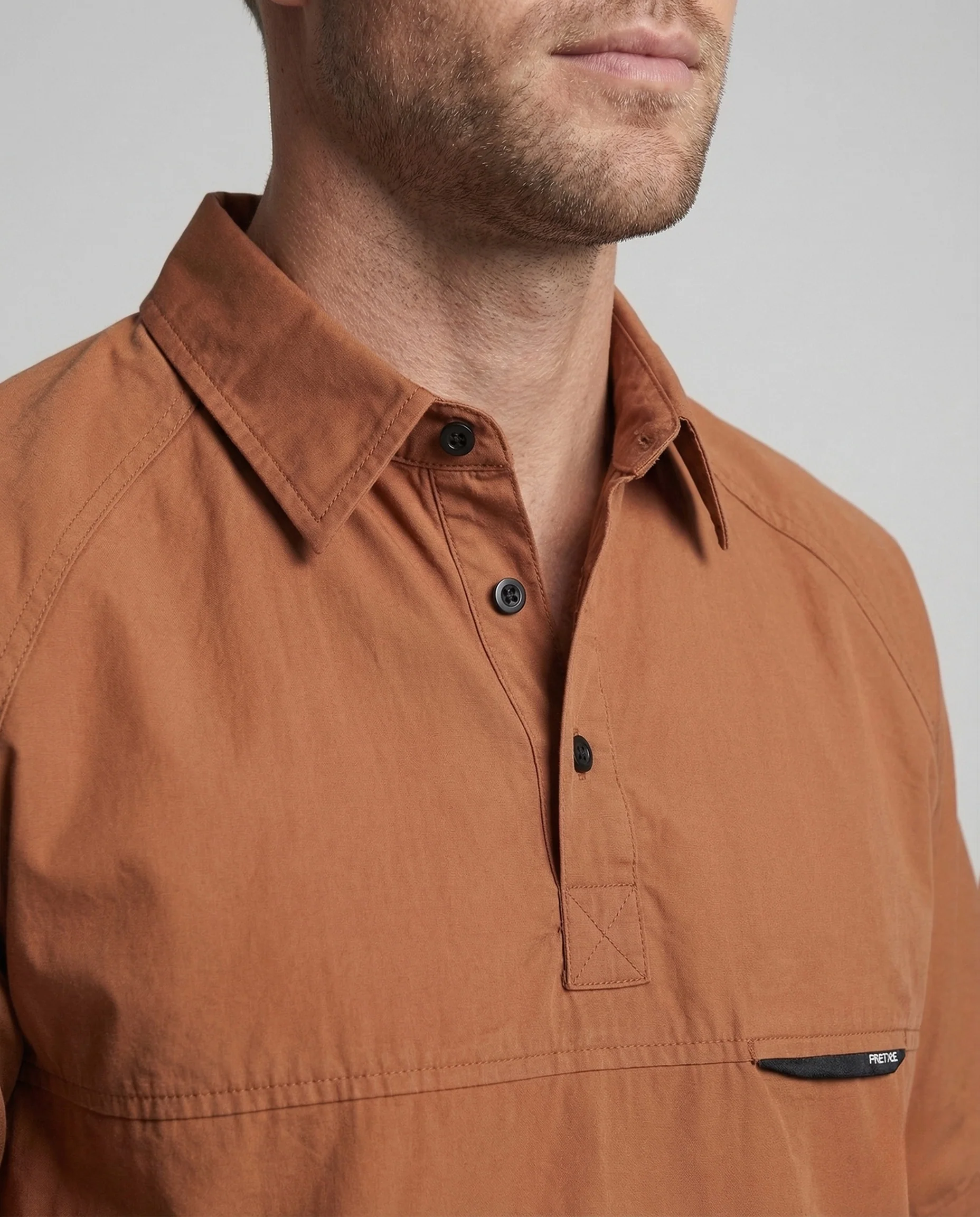 Herren Oversize Kurzarm Poloshirt mit Raglanärmeln und Logo Patch - Image 3