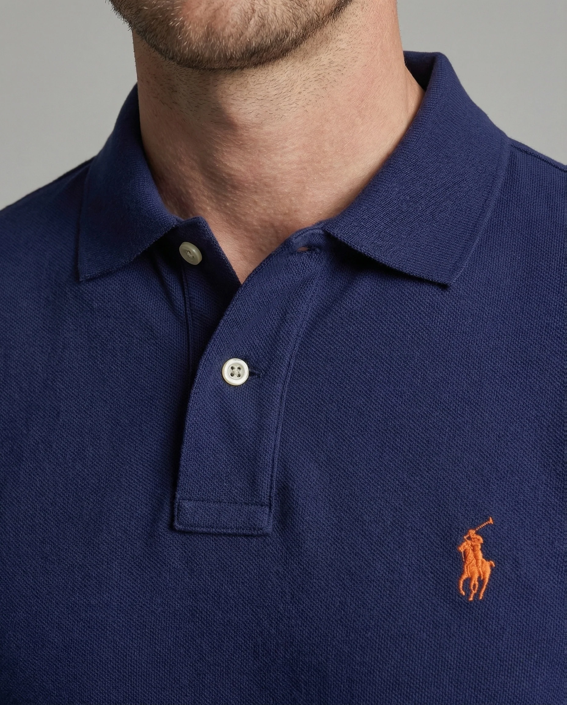 Herren Piqué Poloshirt mit verdeckter Knopfleiste und Mesh Struktur - Image 4