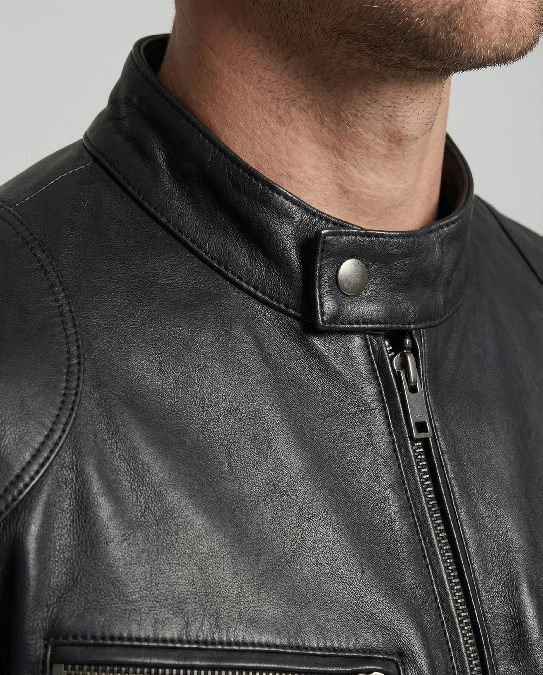 Herren Biker Lederjacke mit Stehkragen und Reißverschlusstaschen - Image 4