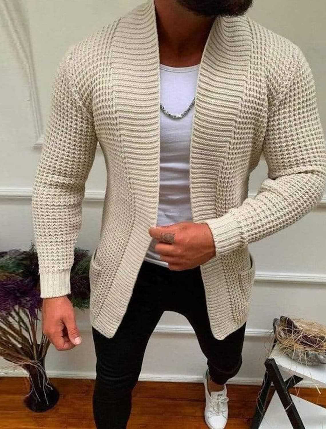 Herren Strickjacke mit tiefem Kragen und strukturiertem Design Heidi-Mode - Image 8