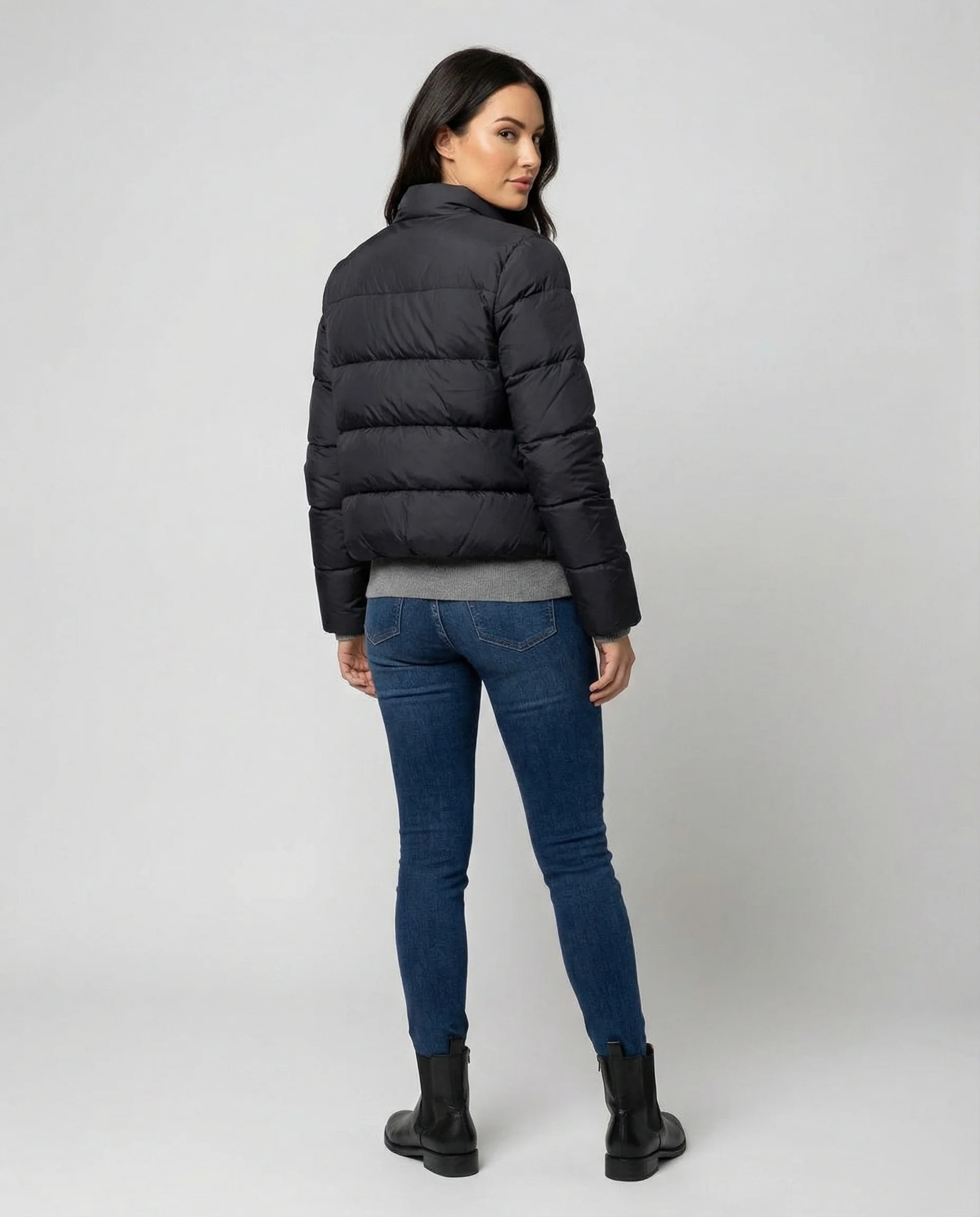 Leichte Damen Steppjacke mit Rundhals Kragen für den Winter - Image 4