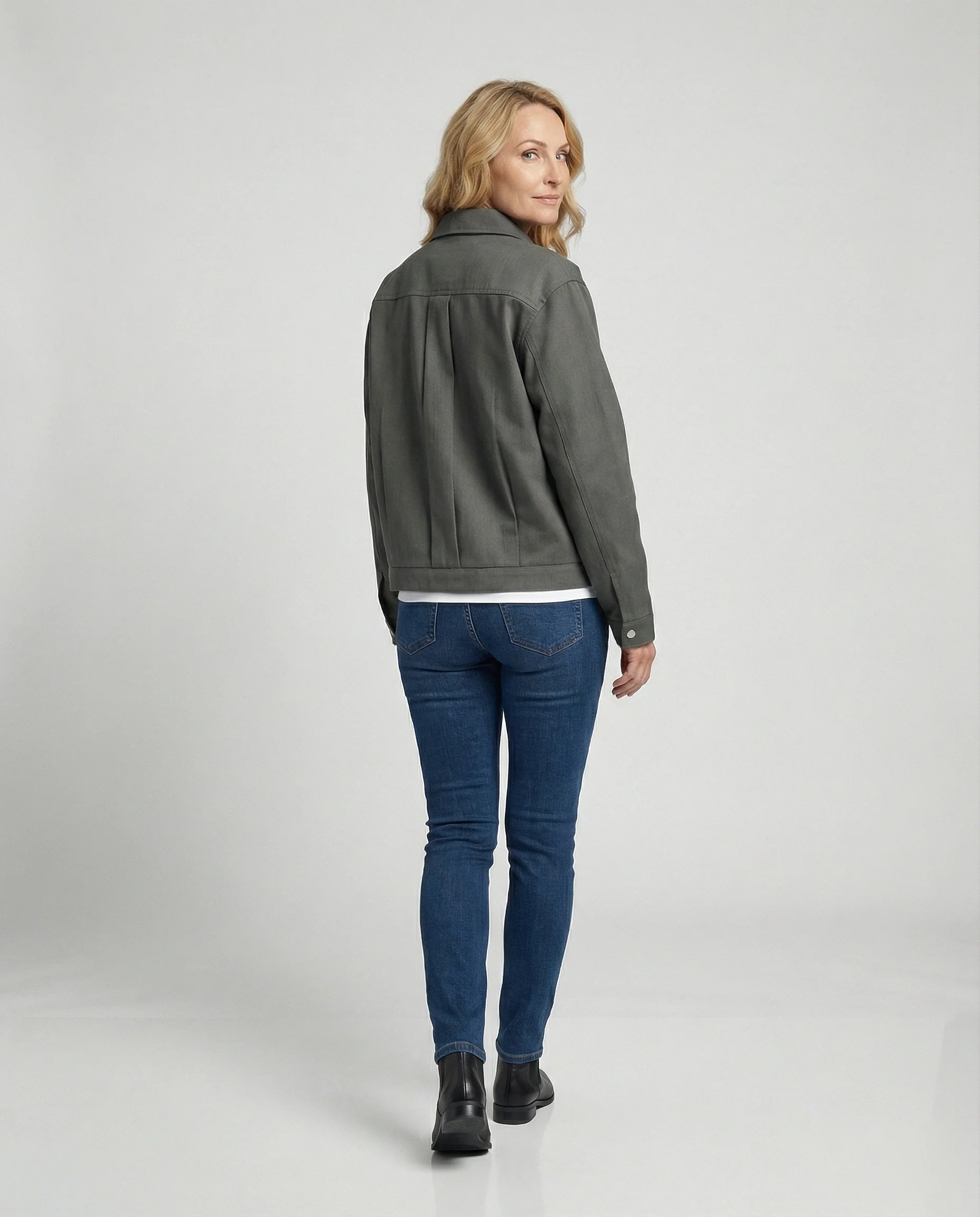 Locker geschnittene Cleanfit Anzugjacke für Damen und Herren im Herbst - Image 4