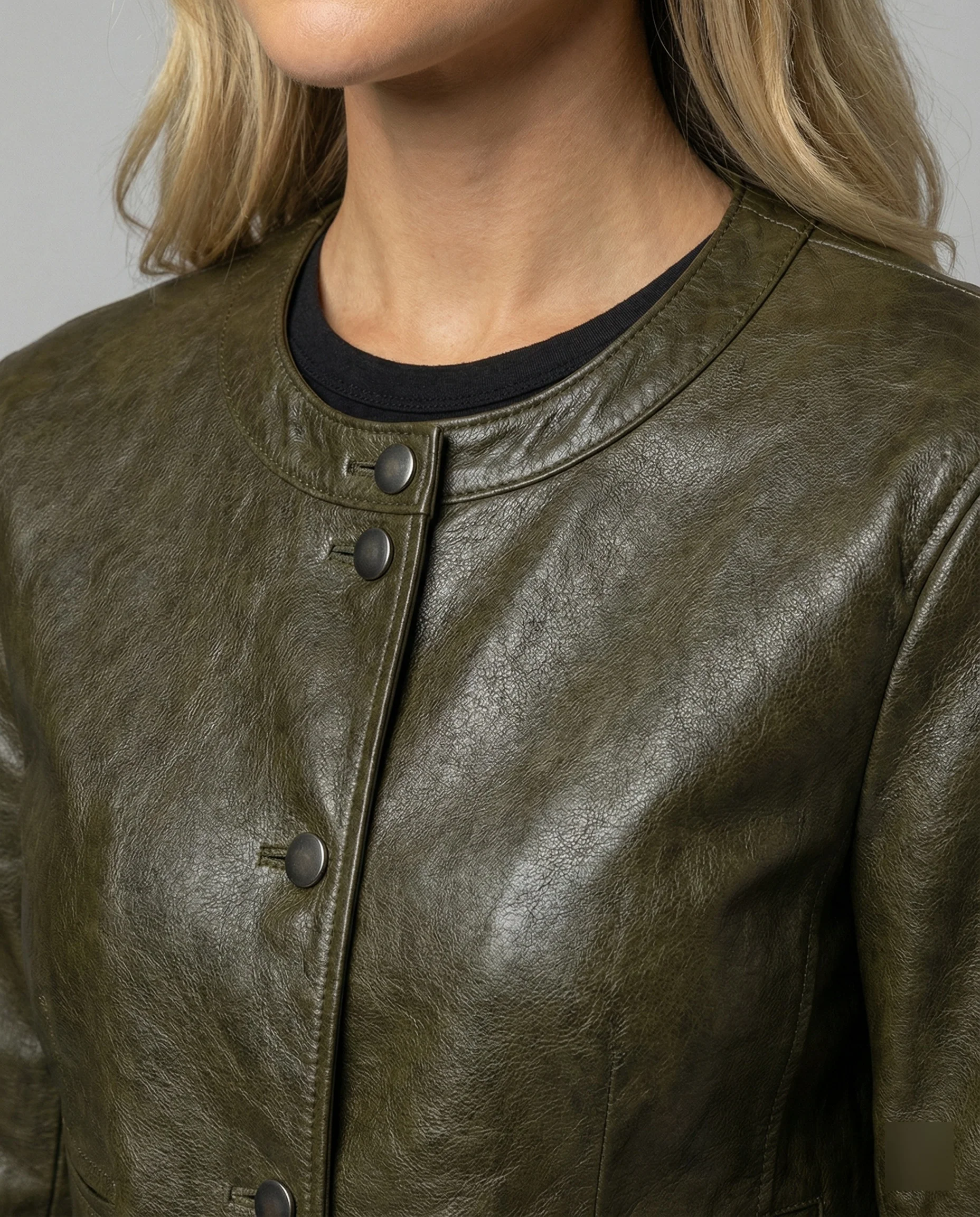 Modische grüne Kurzjacke aus Kunstleder für kurvige Frauen - Image 2